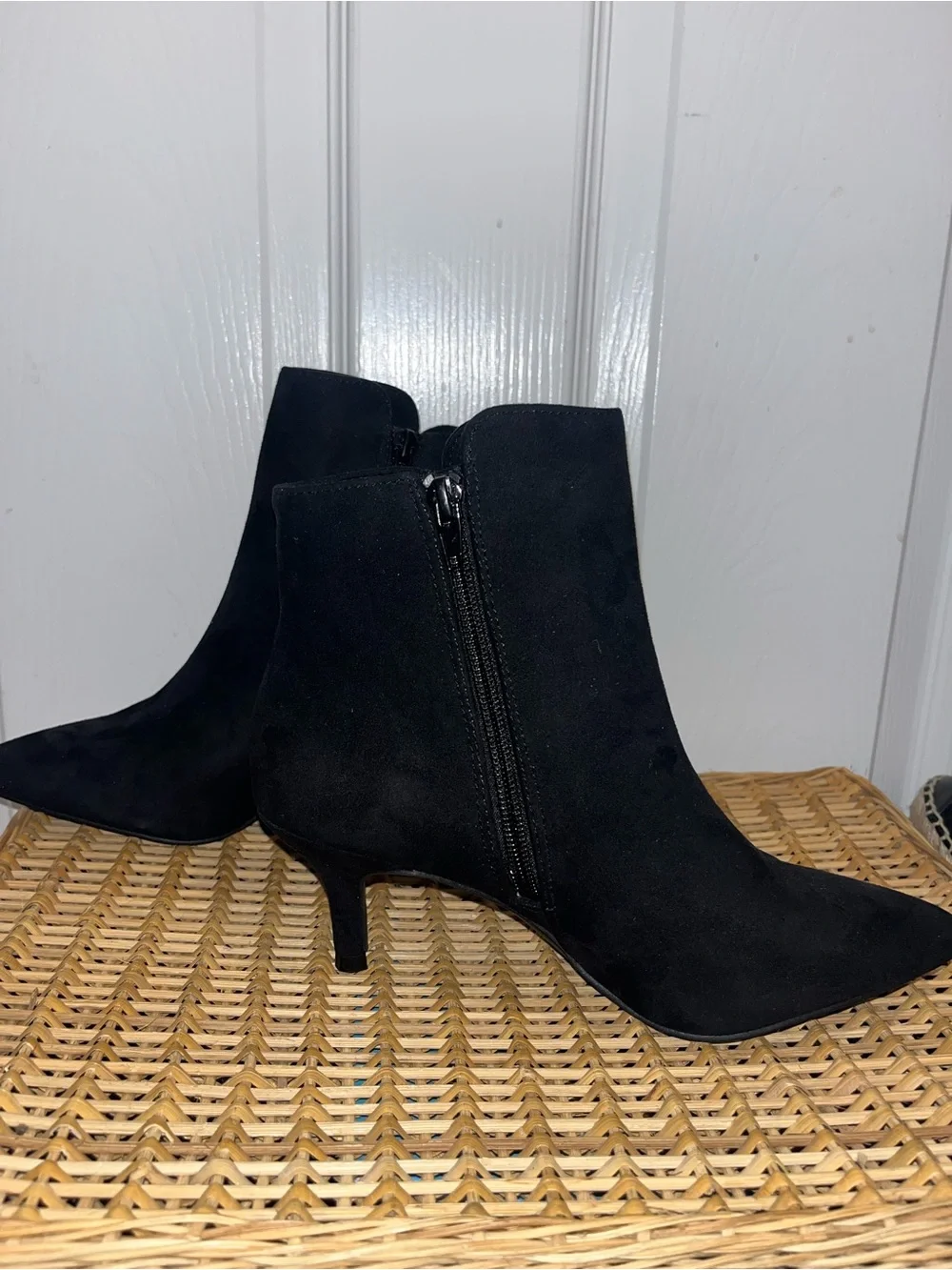 GIANI BERNINI Carminee memory foam kitten heel ankle booties